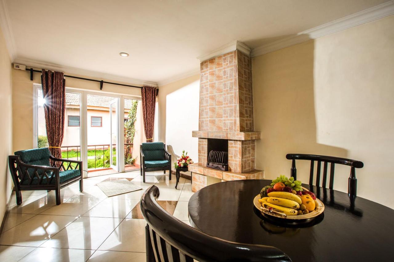 Hotel Lakeview Уті Екстер'єр фото