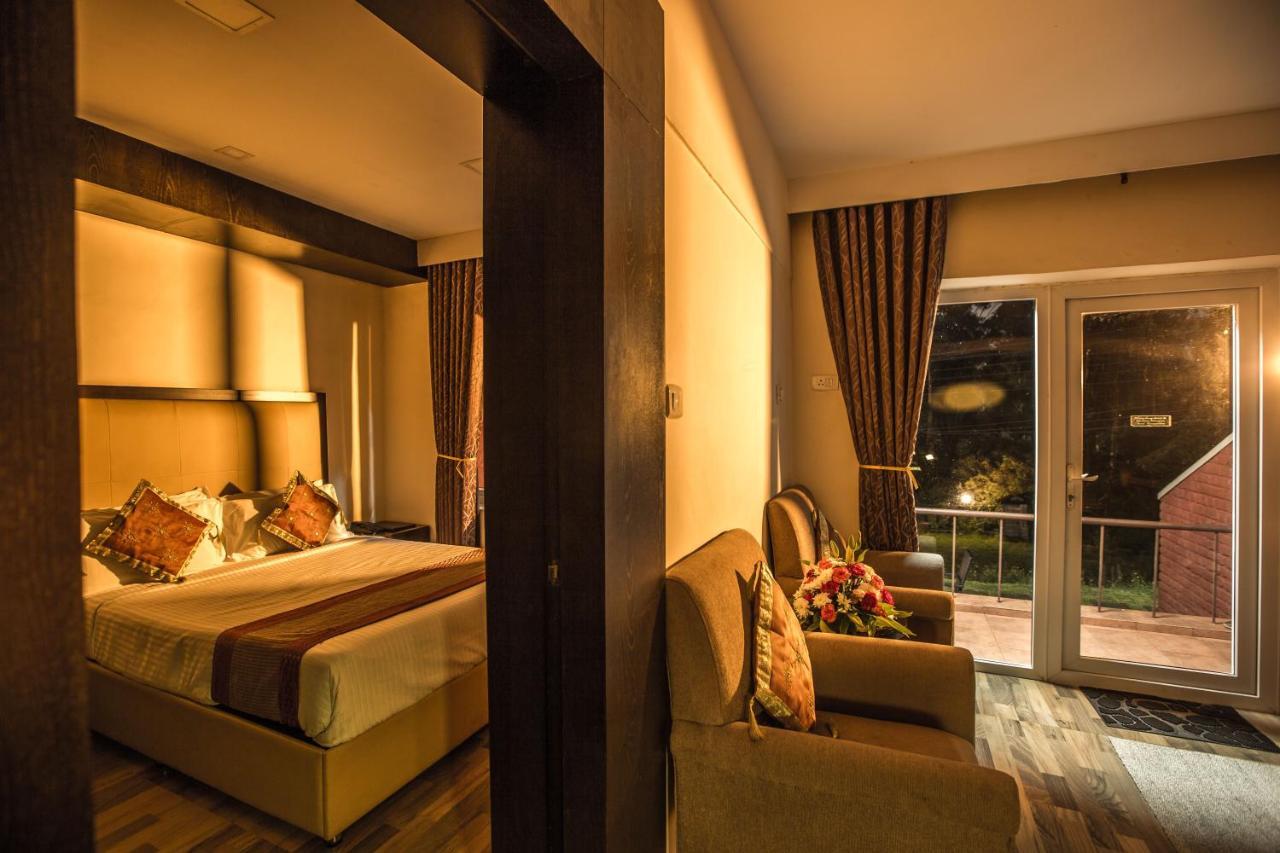 Hotel Lakeview Уті Екстер'єр фото