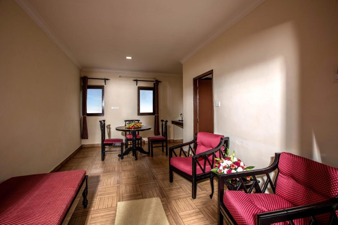 Hotel Lakeview Уті Екстер'єр фото