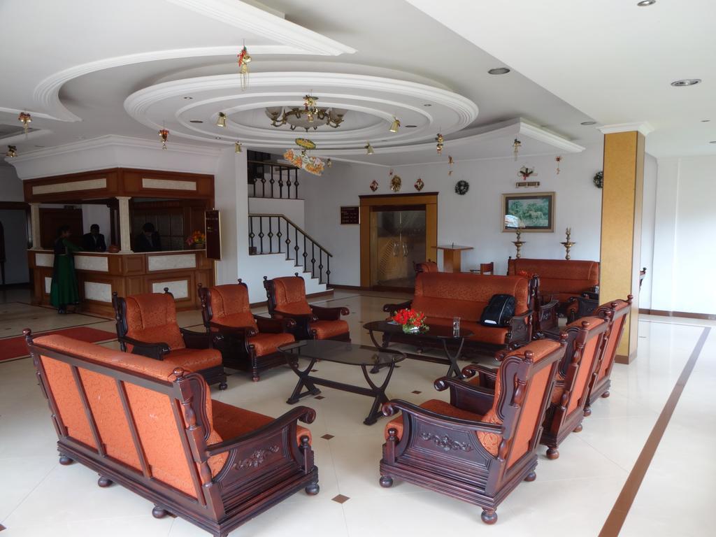 Hotel Lakeview Уті Екстер'єр фото