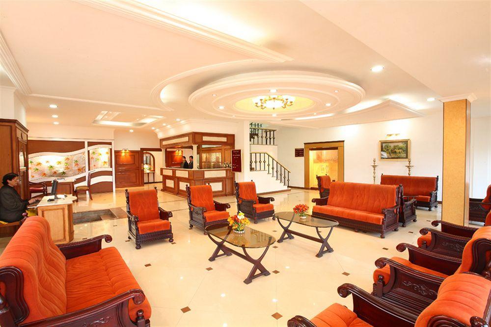 Hotel Lakeview Уті Екстер'єр фото
