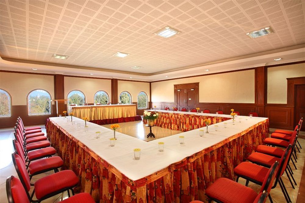 Hotel Lakeview Уті Екстер'єр фото